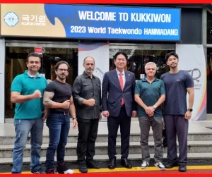 Parte da delegação brasileira com o Presidente do Kukkiwon